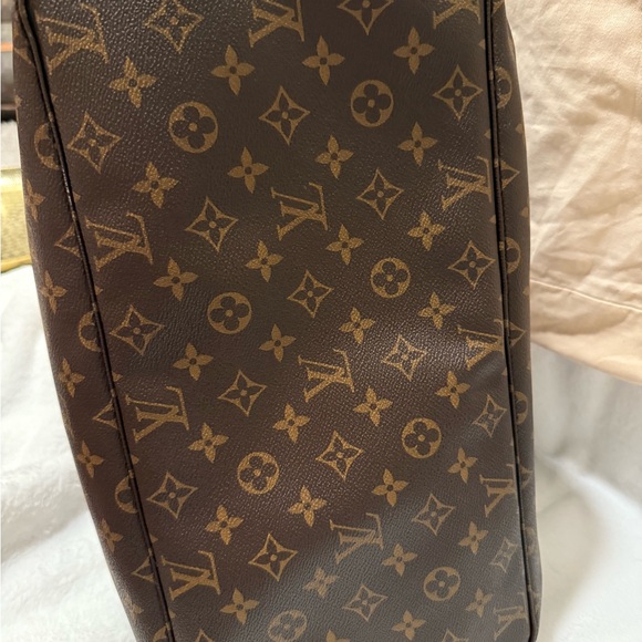 Louis Vuitton Monogram Neverfull GM Tote Bag - Picture 9 of 15